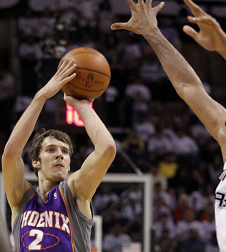 而此前的四 而此前的四